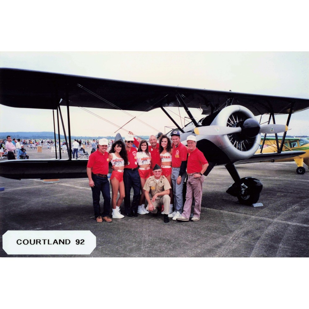 1992 Courtland Airshow Photo Hooters Girls Biplane Original Kodak - Picture 1 of 2
